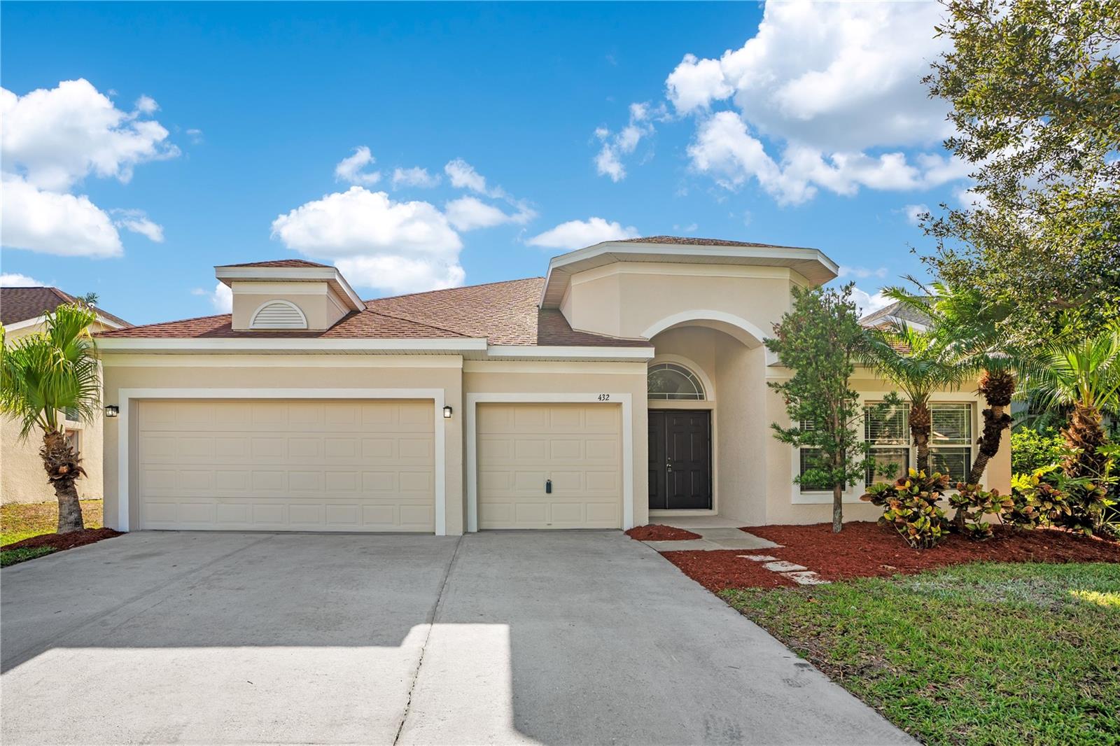 Single Family Residence in RUSKIN, FL - Daniel Dourado