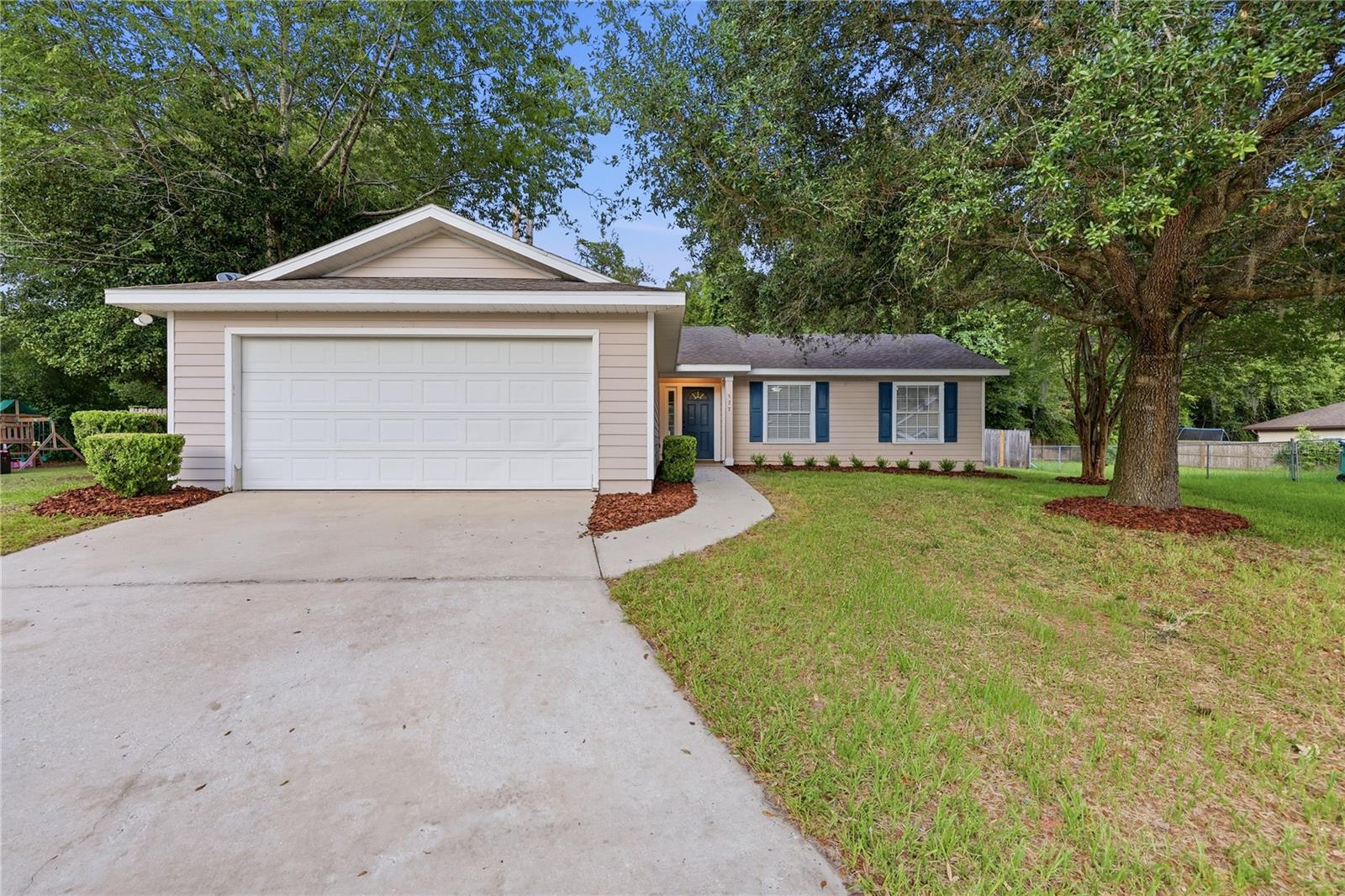 Single Family Residence em NEWBERRY, FL - Daniel Dourado