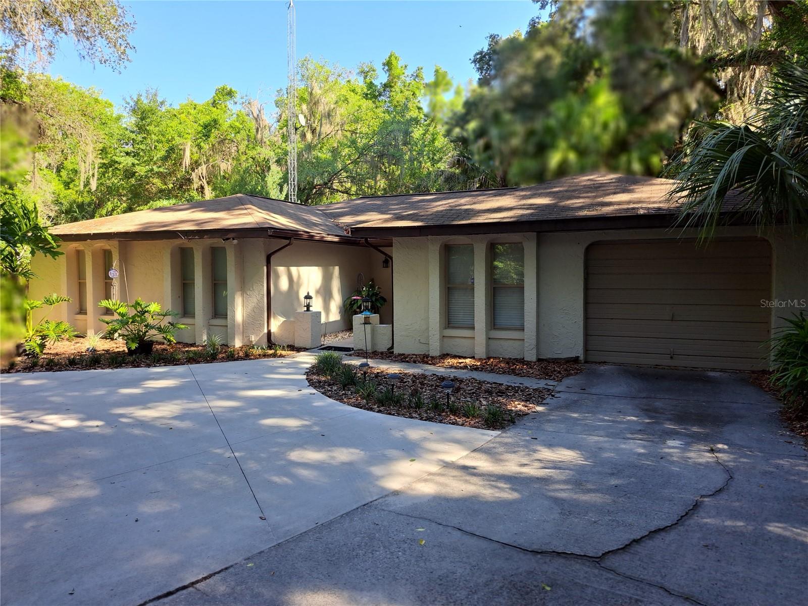 Single Family Residence in MC INTOSH, FL - Daniel Dourado