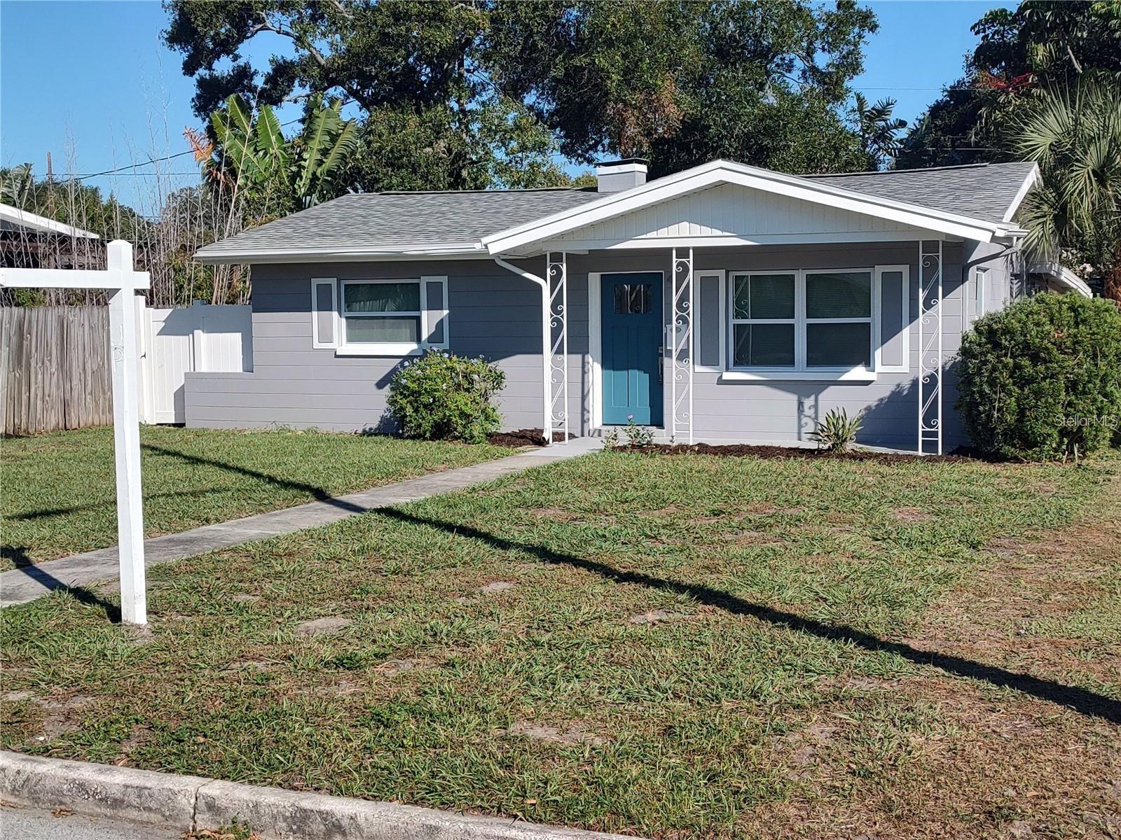 Single Family Residence in ST PETERSBURG, FL - Daniel Dourado