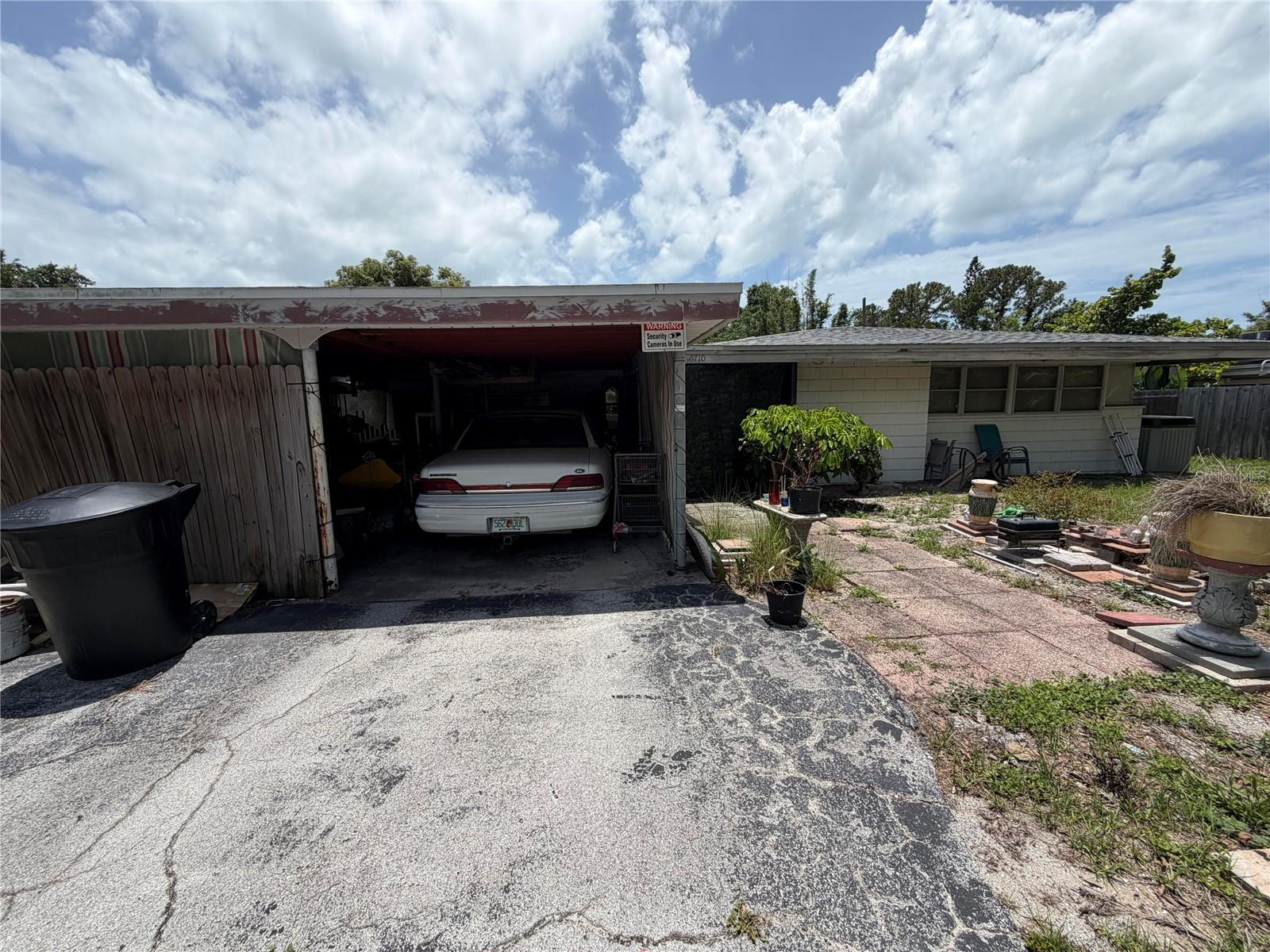 Single Family Residence in ST PETERSBURG, FL - Daniel Dourado