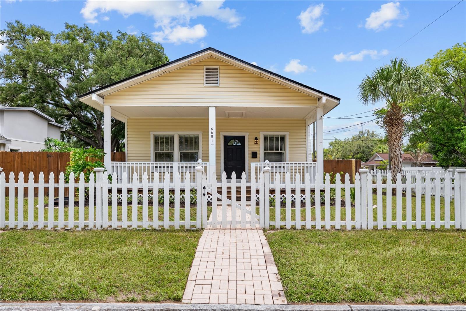 Single Family Residence in TAMPA, FL - Daniel Dourado