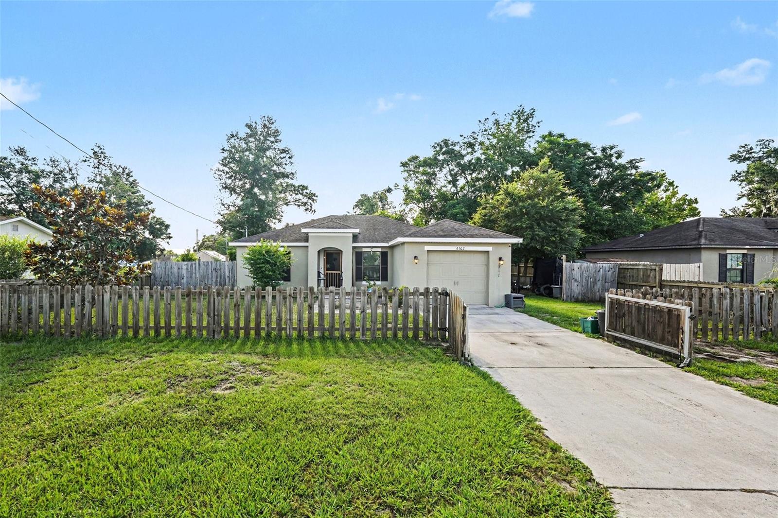 Single Family Residence in BROOKSVILLE, FL - Daniel Dourado