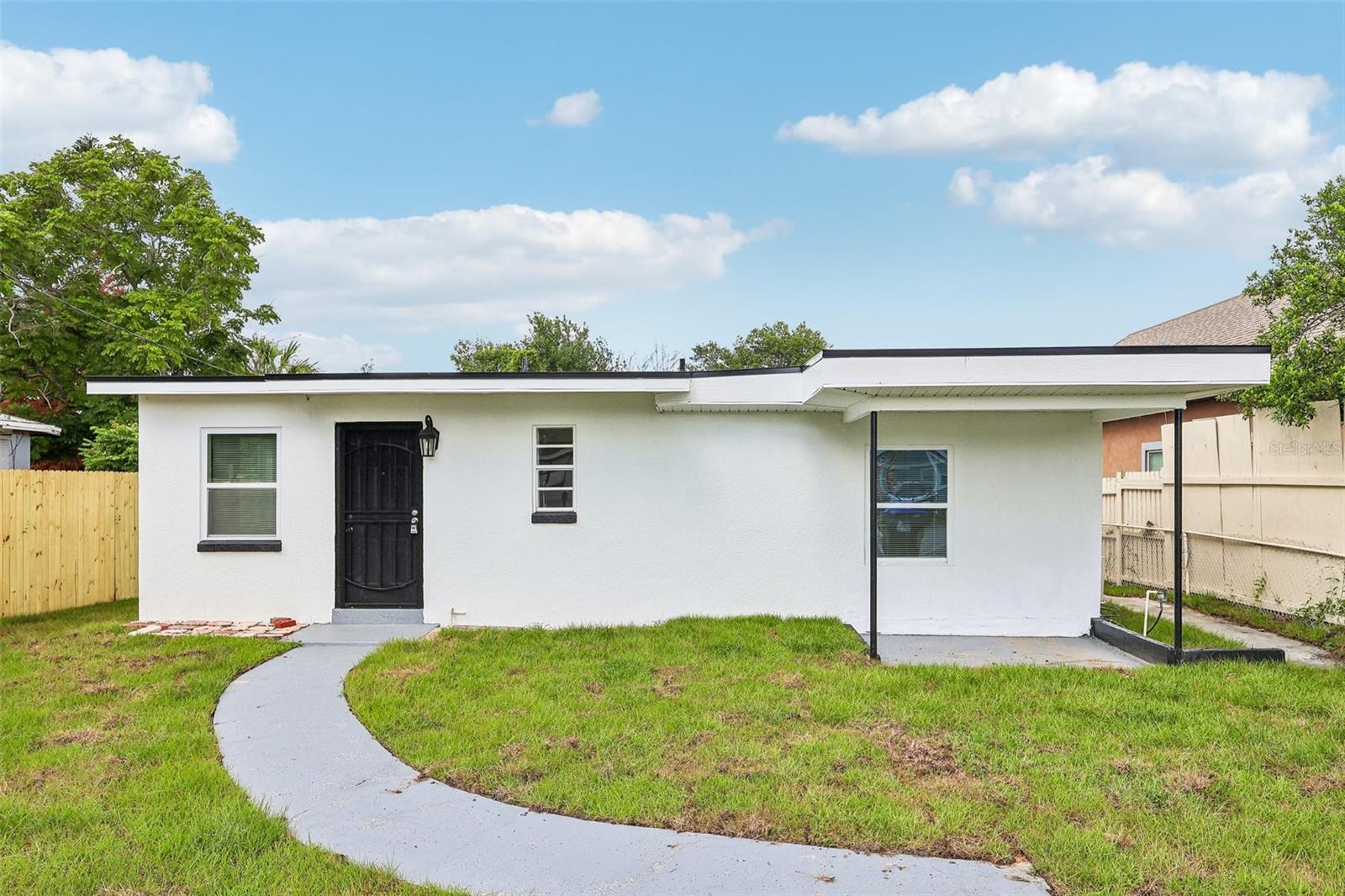 Single Family Residence in ORLANDO, FL - Daniel Dourado