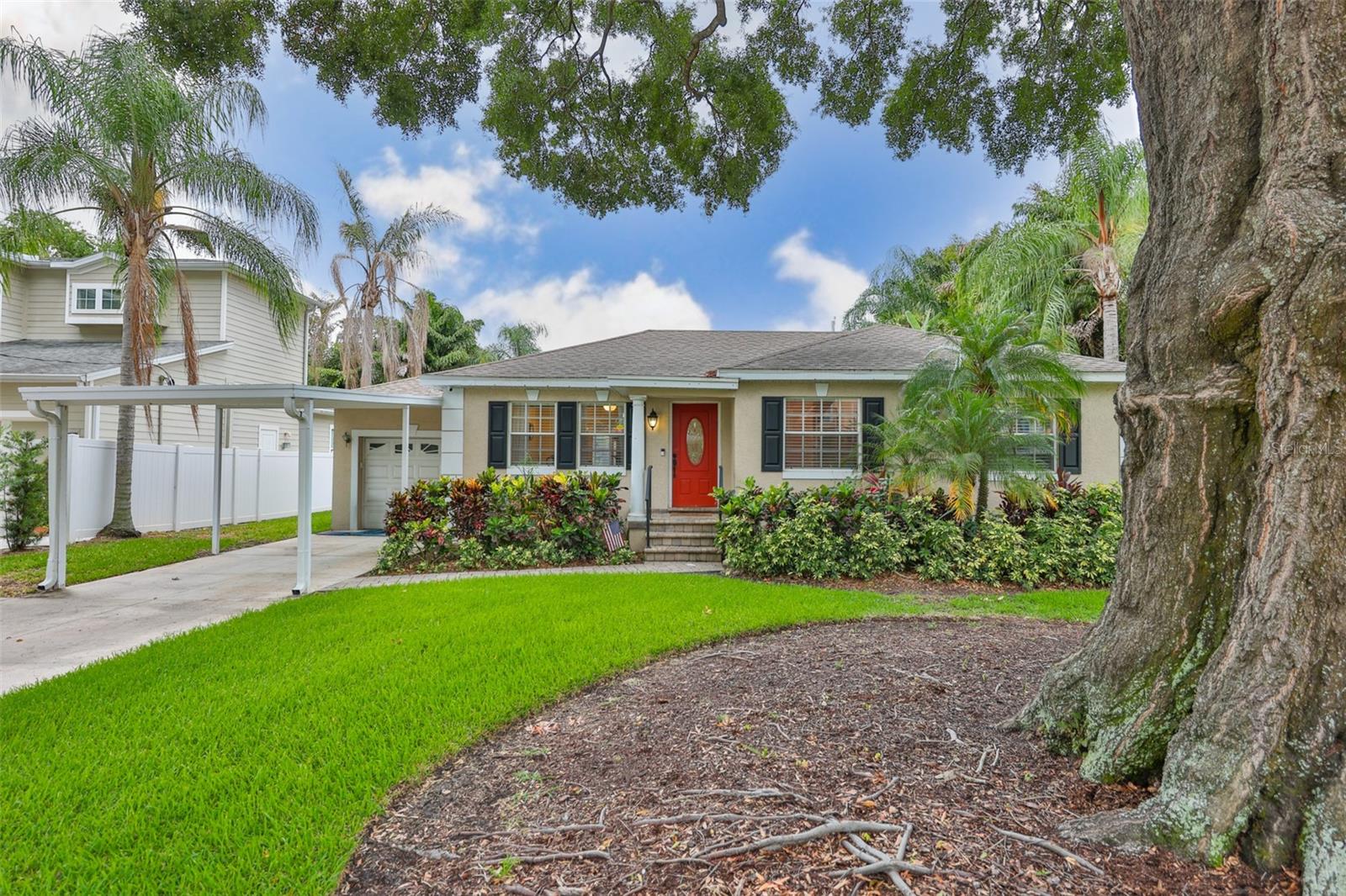 Single Family Residence in TAMPA, FL - Daniel Dourado