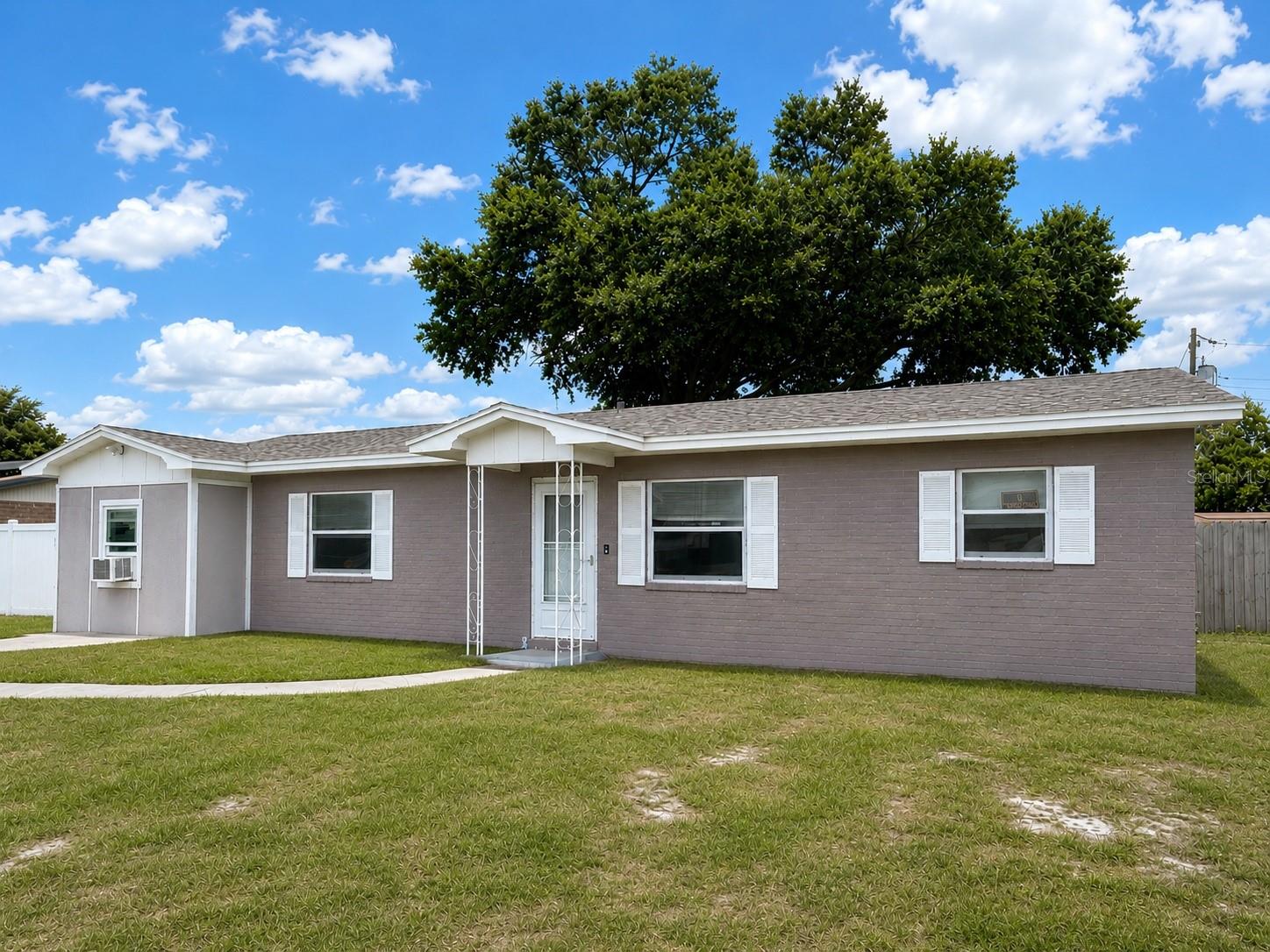 Single Family Residence in LAKELAND, FL - Daniel Dourado