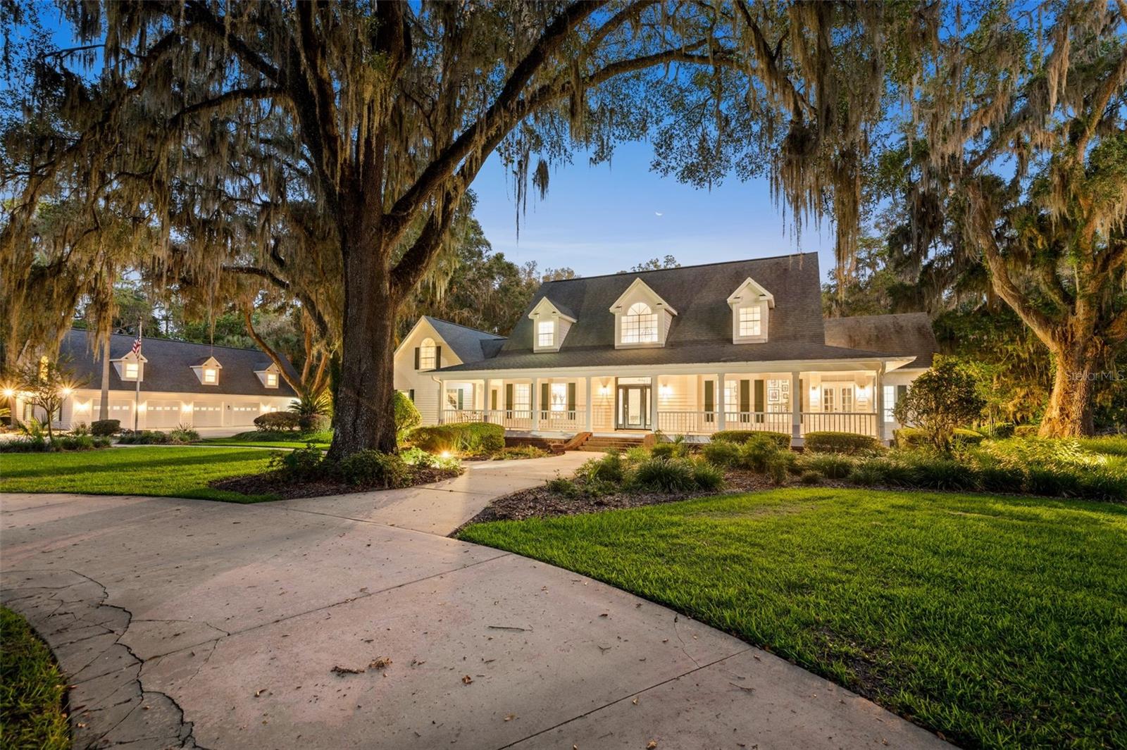 Single Family Residence in ALACHUA, FL - Daniel Dourado
