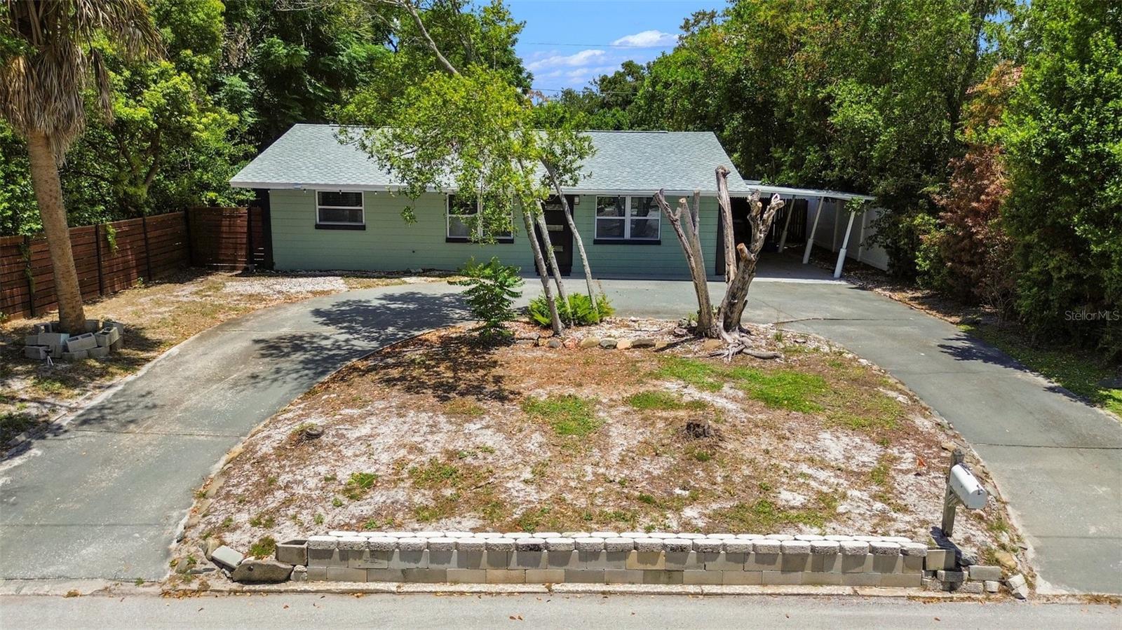 Single Family Residence em GULFPORT, FL - Daniel Dourado