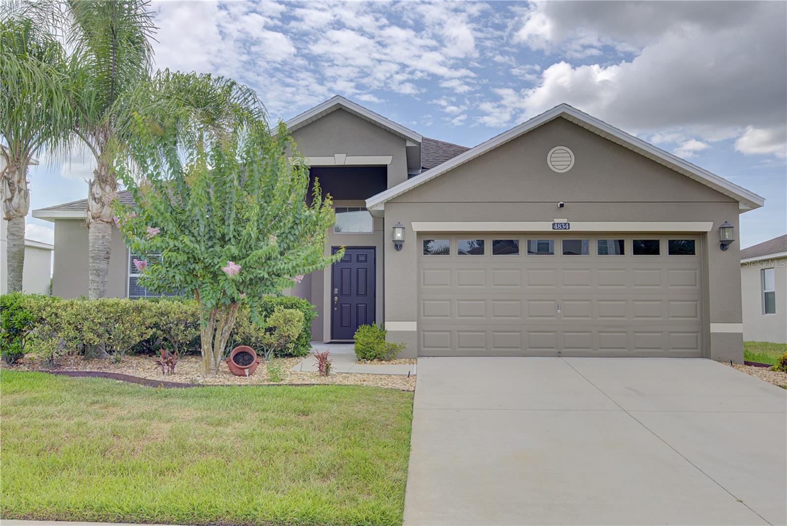 Single Family Residence in MOUNT DORA, FL - Daniel Dourado