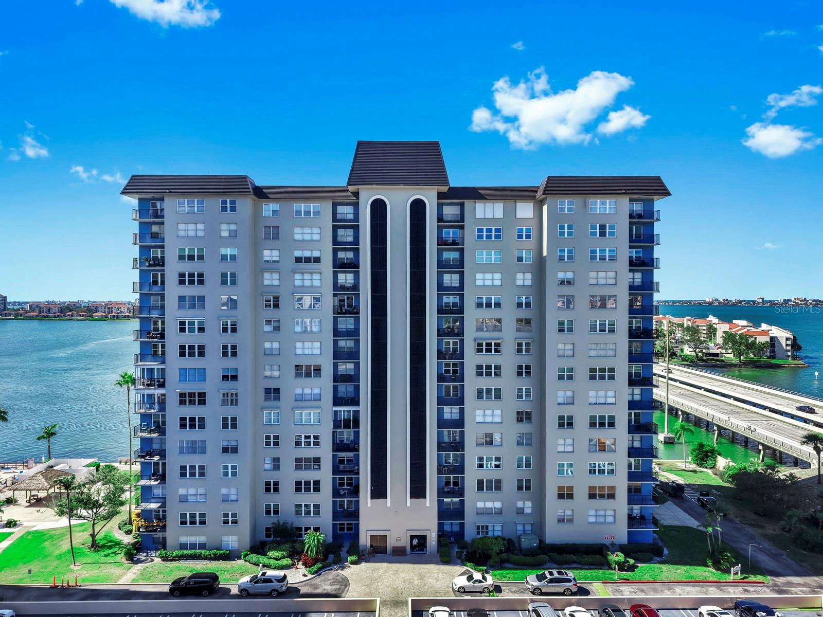 Condominium in ST PETERSBURG, FL - Daniel Dourado