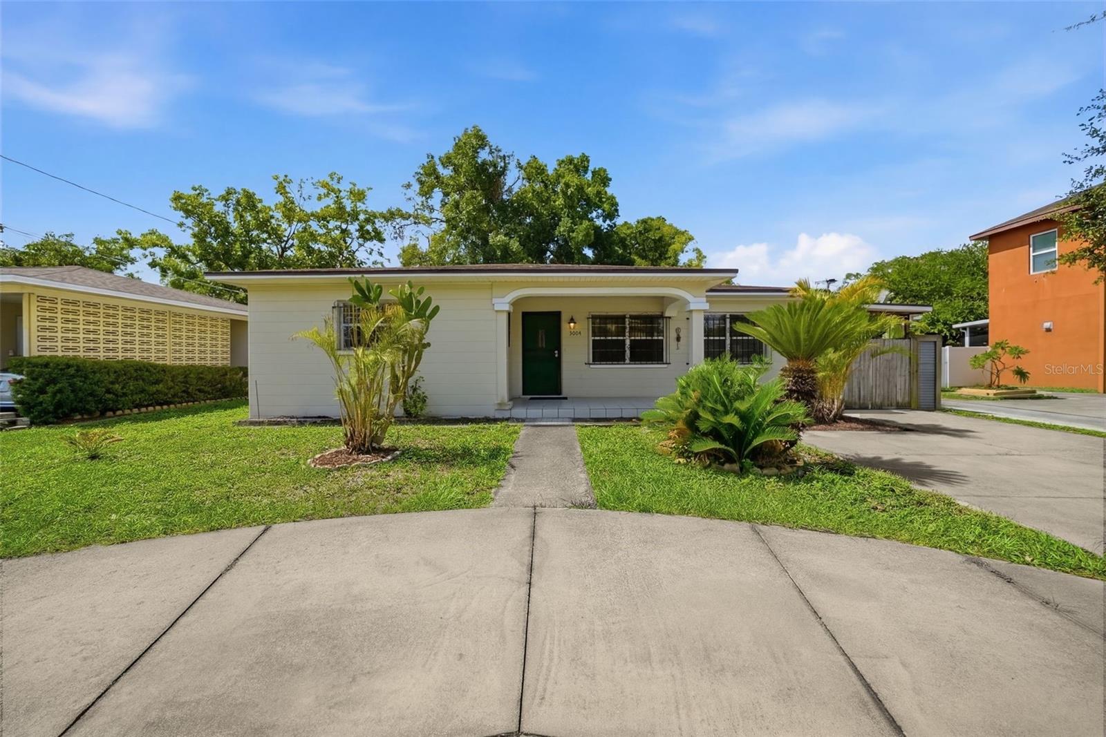Single Family Residence in TAMPA, FL - Daniel Dourado