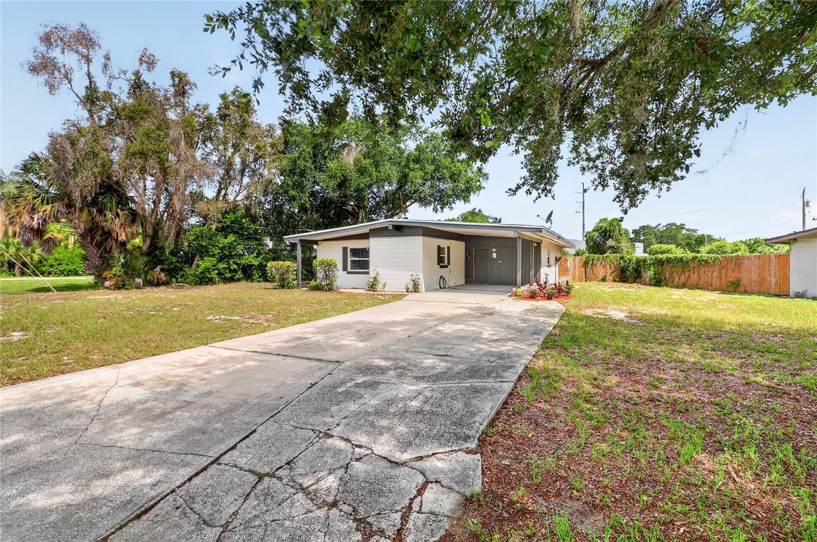 Single Family Residence em WINTER HAVEN, FL - Daniel Dourado
