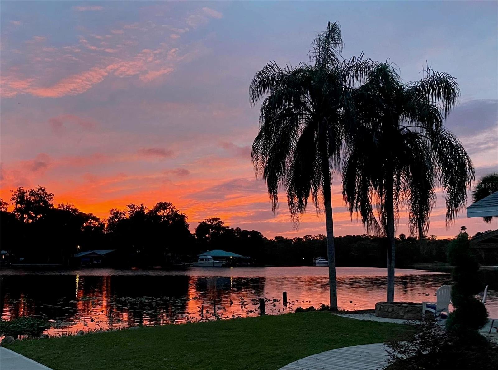 Single Family Residence in ASTOR, FL - Daniel Dourado