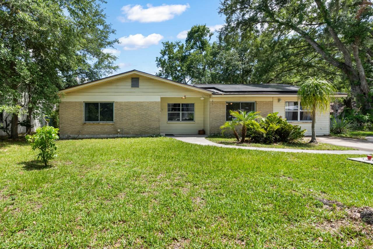 Single Family Residence in BRANDON, FL - Daniel Dourado