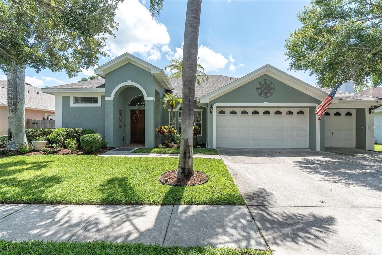 Single Family Residence in TAMPA, FL - Daniel Dourado