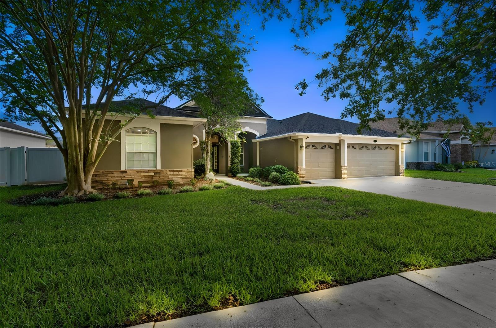 Single Family Residence in VALRICO, FL - Daniel Dourado