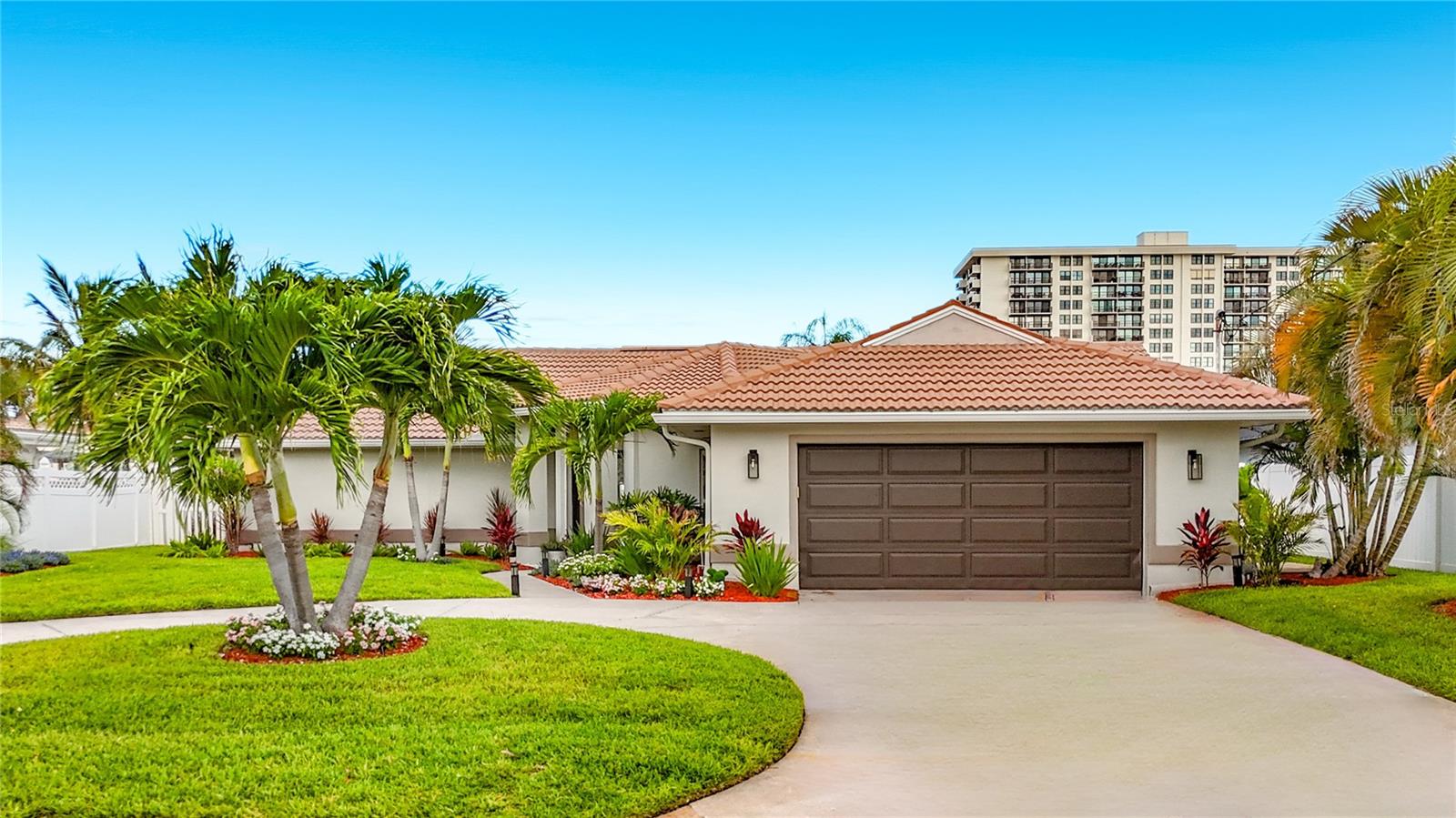 Single Family Residence em CLEARWATER BEACH, FL - Daniel Dourado
