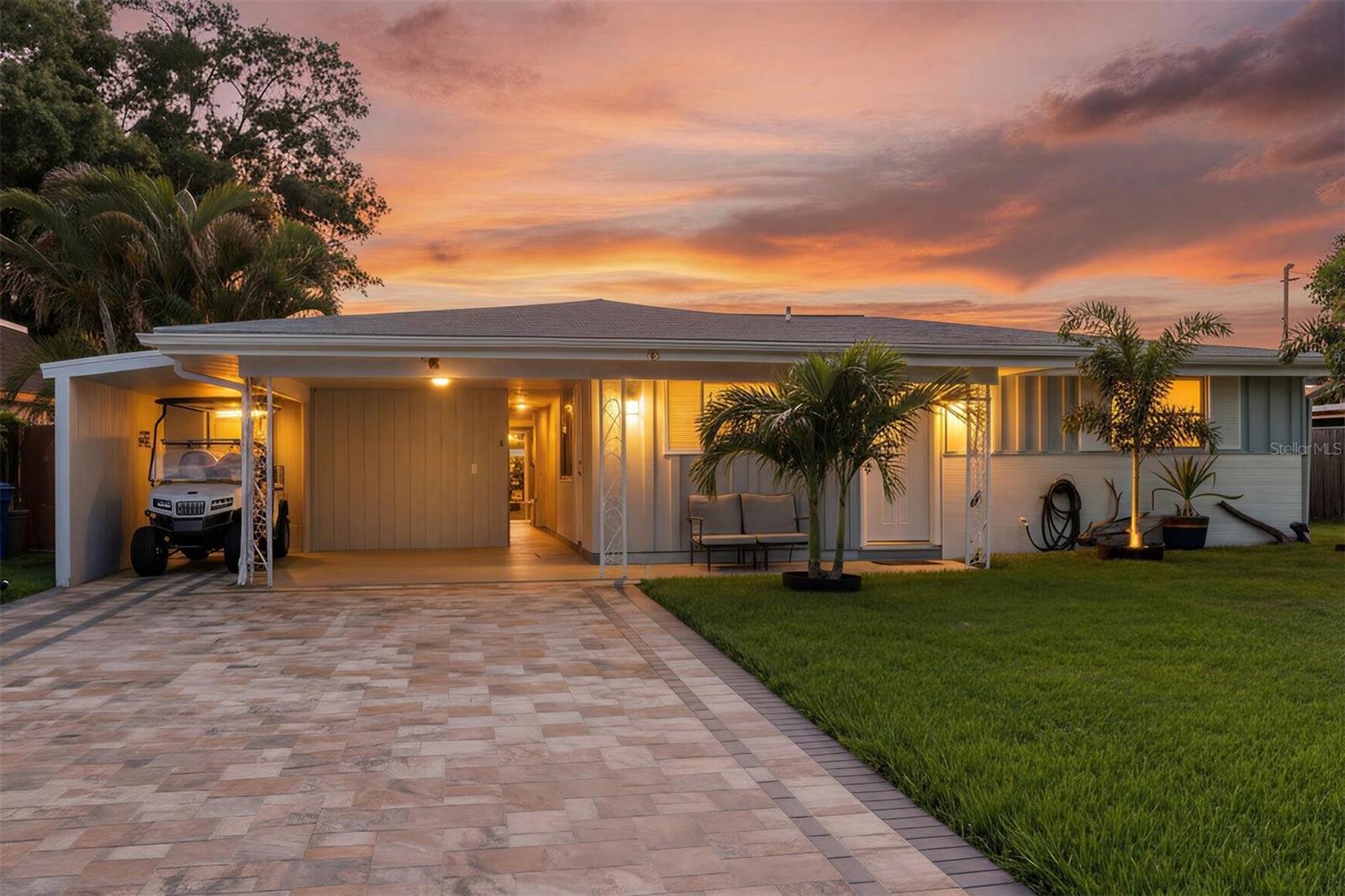Single Family Residence in DUNEDIN, FL - Daniel Dourado