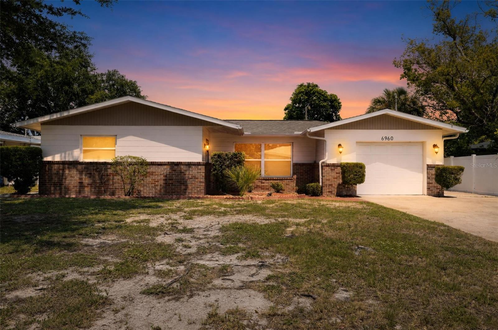 Single Family Residence in ST PETERSBURG, FL - Daniel Dourado