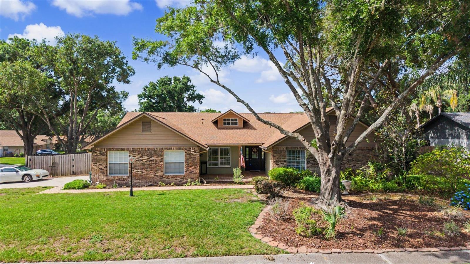 Single Family Residence in VALRICO, FL - Daniel Dourado