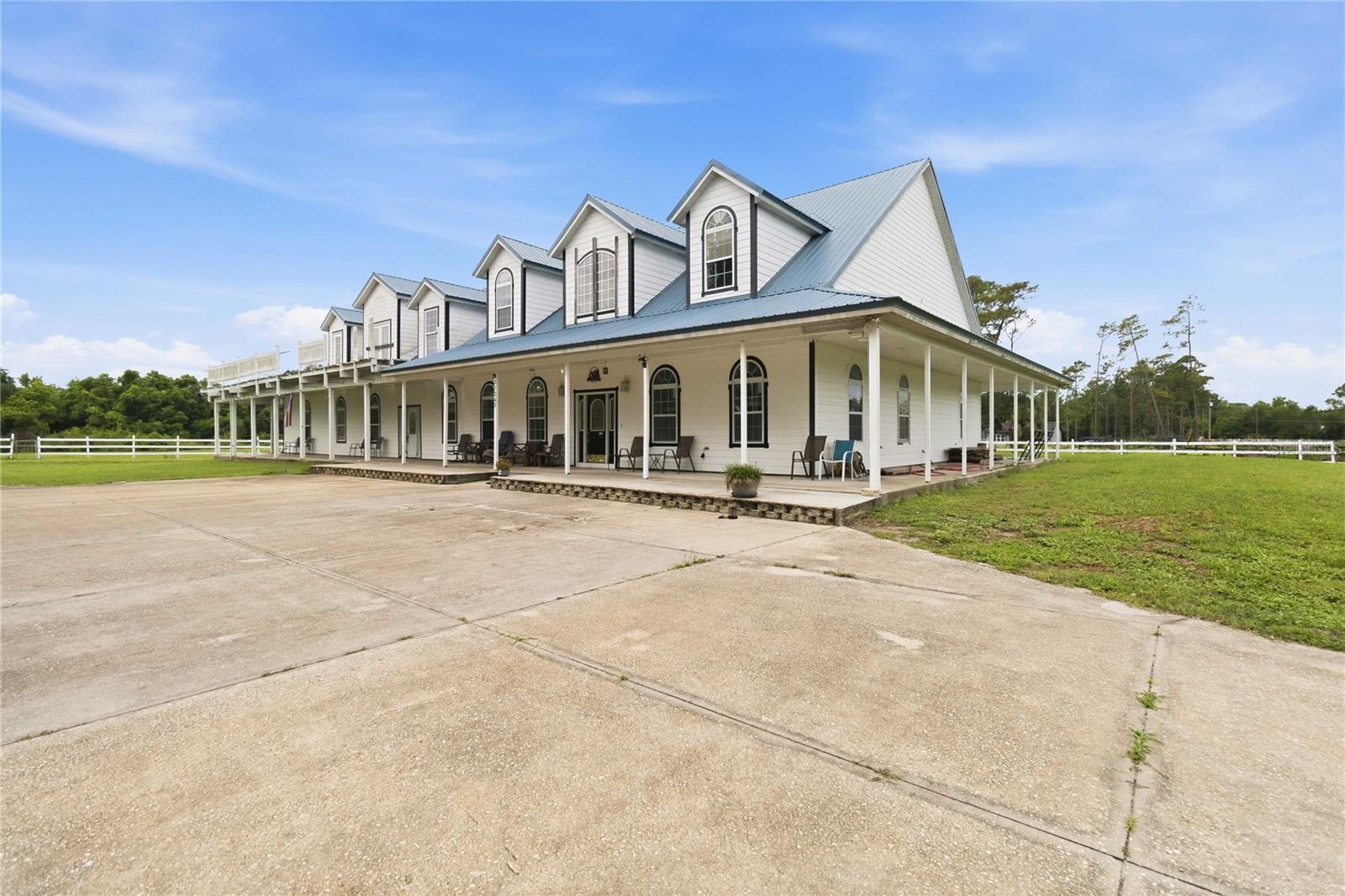 Single Family Residence in SORRENTO, FL - Daniel Dourado
