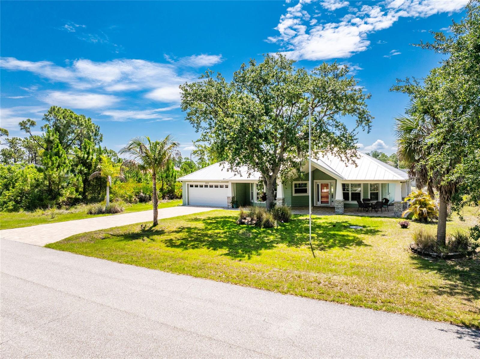 Single Family Residence em PORT CHARLOTTE, FL - Daniel Dourado