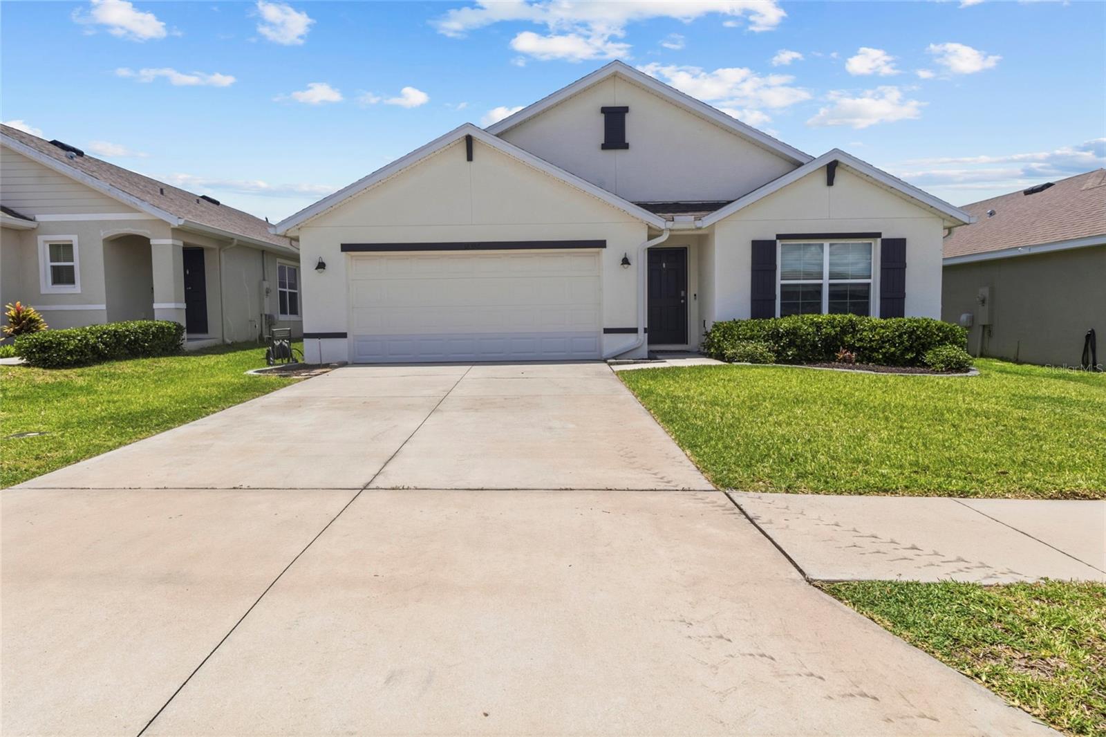 Single Family Residence in ZEPHYRHILLS, FL - Daniel Dourado