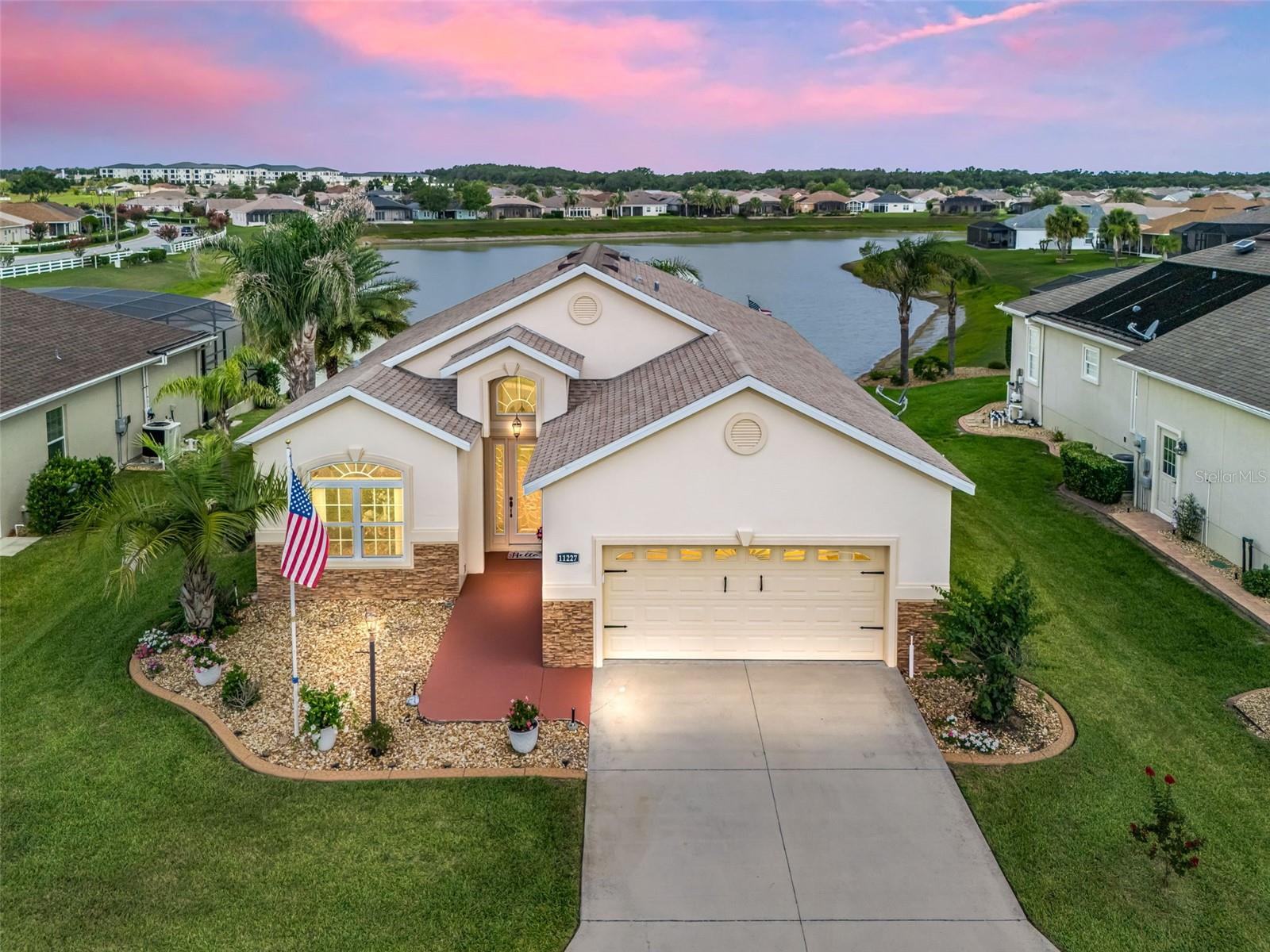 Single Family Residence in SUMMERFIELD, FL - Daniel Dourado