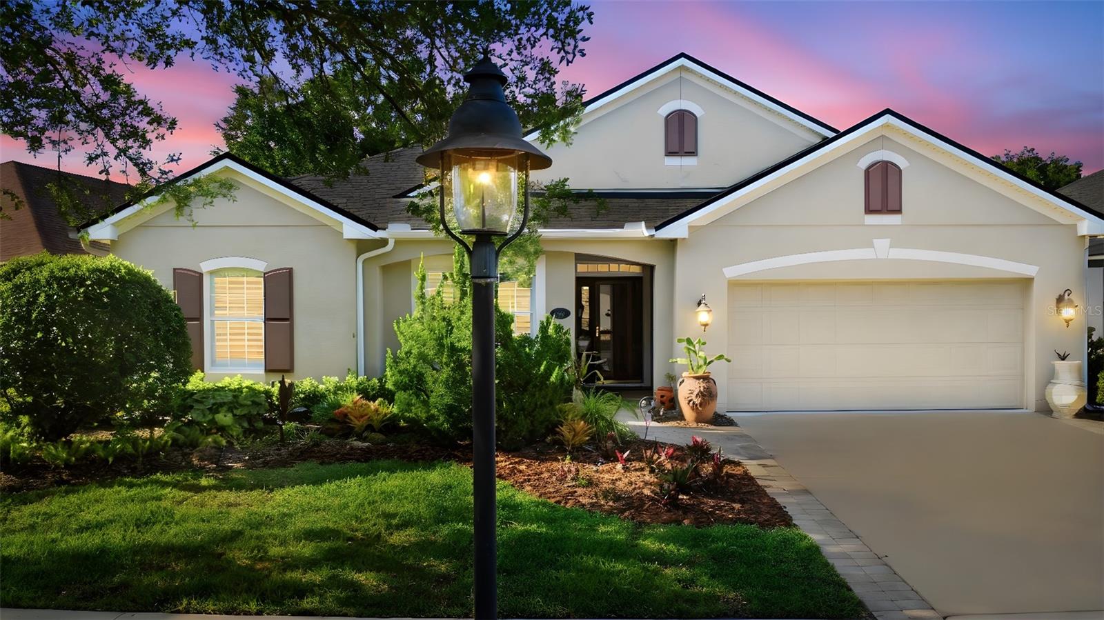 Single Family Residence in DELAND, FL - Daniel Dourado