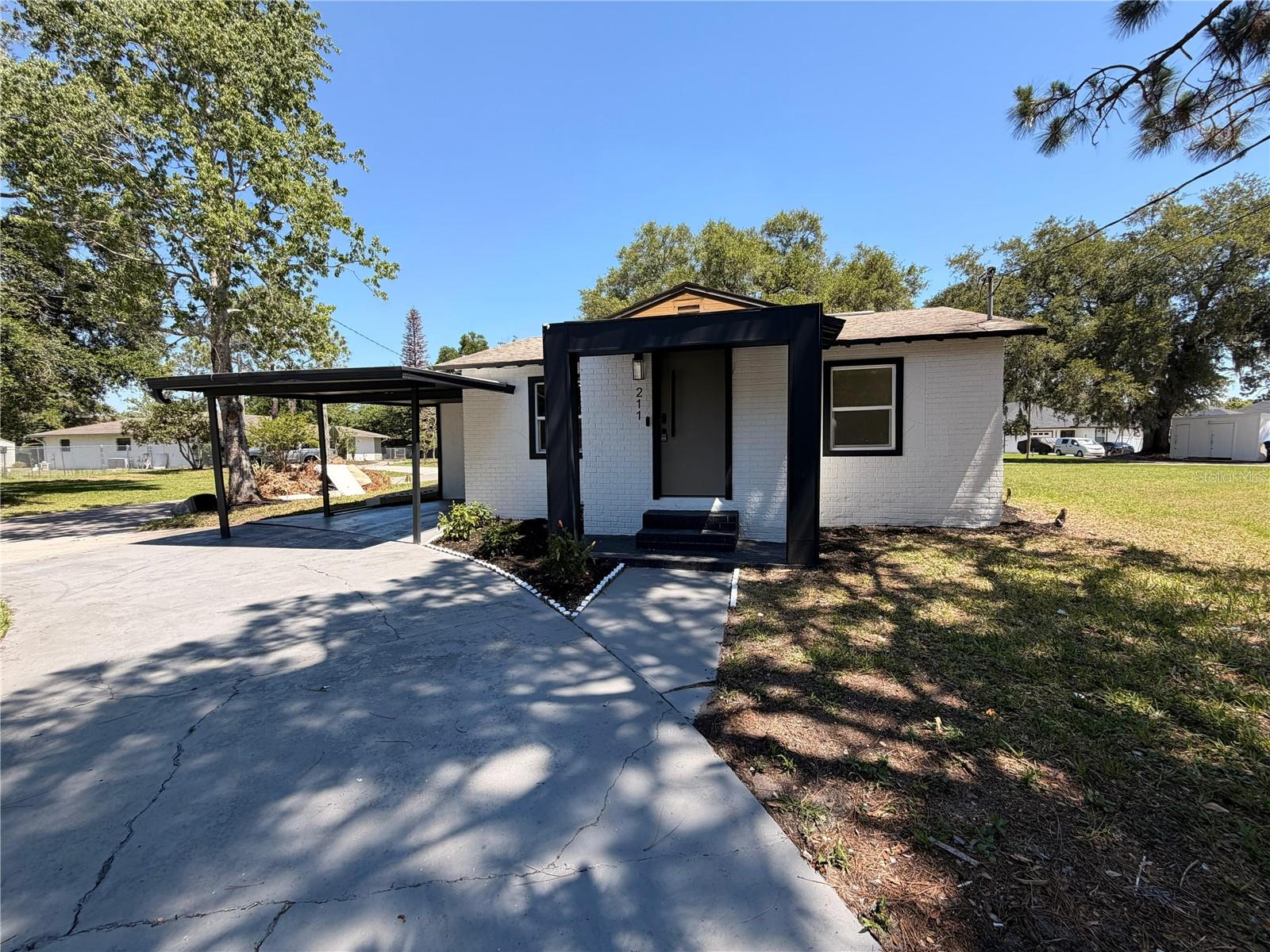 Single Family Residence in ORLANDO, FL - Daniel Dourado