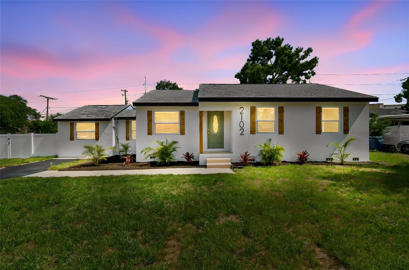 Single Family Residence in TAMPA, FL - Daniel Dourado
