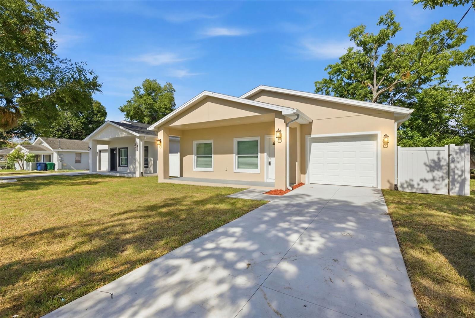 Single Family Residence in TAMPA, FL - Daniel Dourado