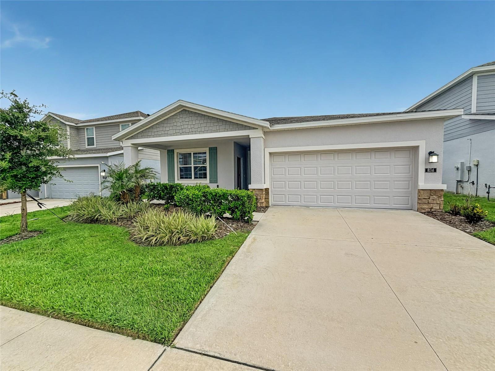 Single Family Residence in EAGLE LAKE, FL - Daniel Dourado