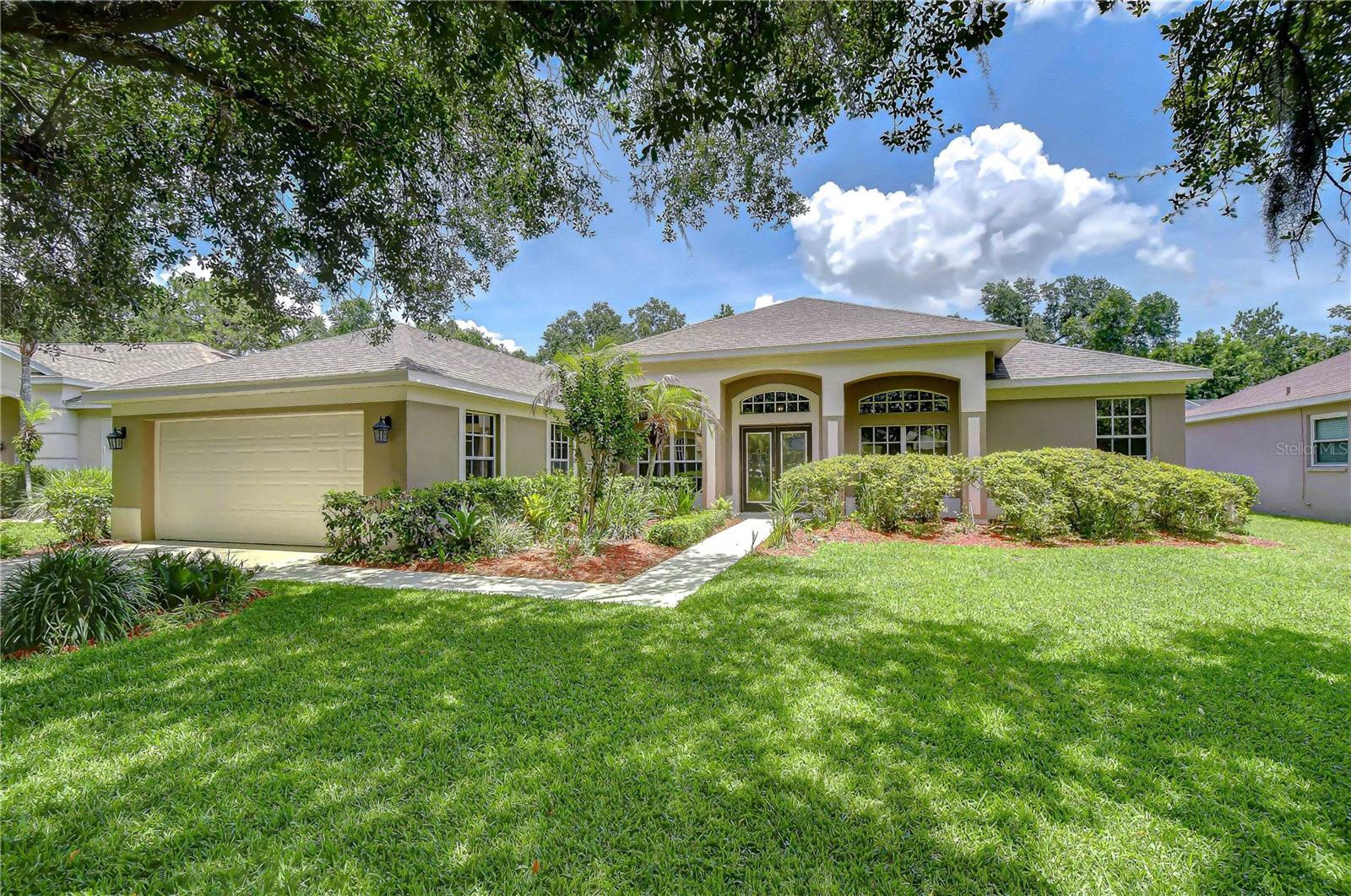 Single Family Residence in VALRICO, FL - Daniel Dourado