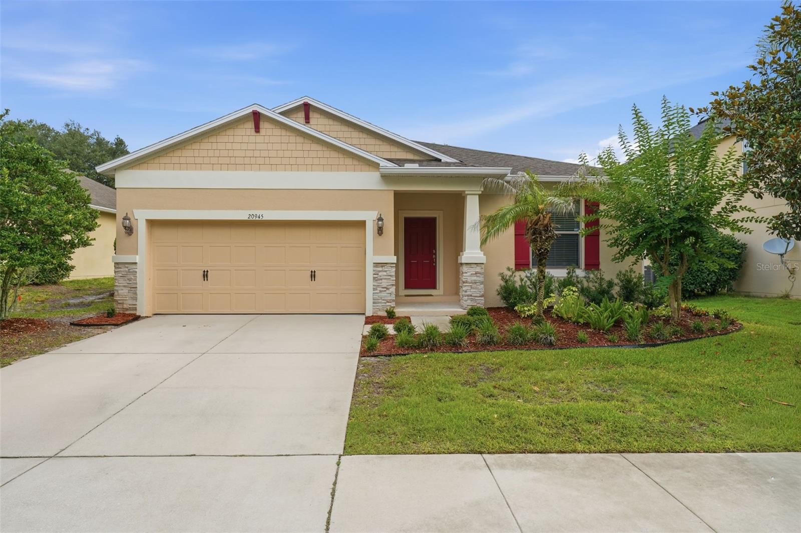 Single Family Residence in MOUNT DORA, FL - Daniel Dourado
