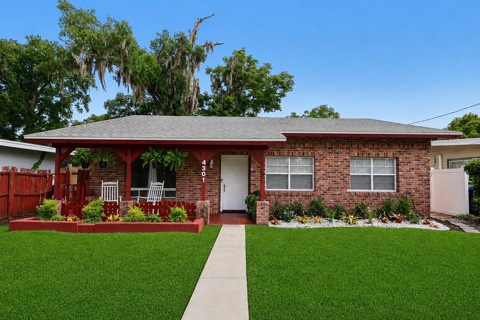 Single Family Residence in ORLANDO, FL - Daniel Dourado