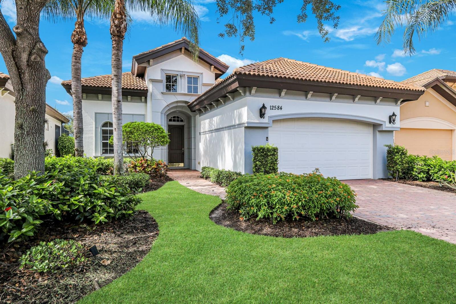 Single Family Residence in ESTERO, FL - Daniel Dourado