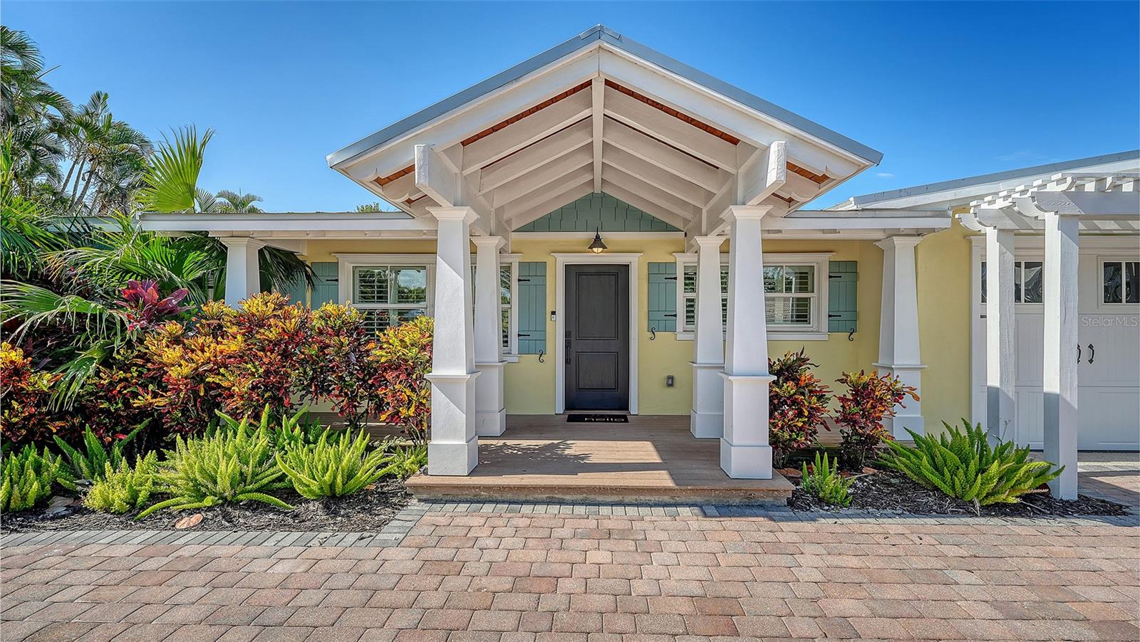 Single Family Residence in LONGBOAT KEY, FL - Daniel Dourado