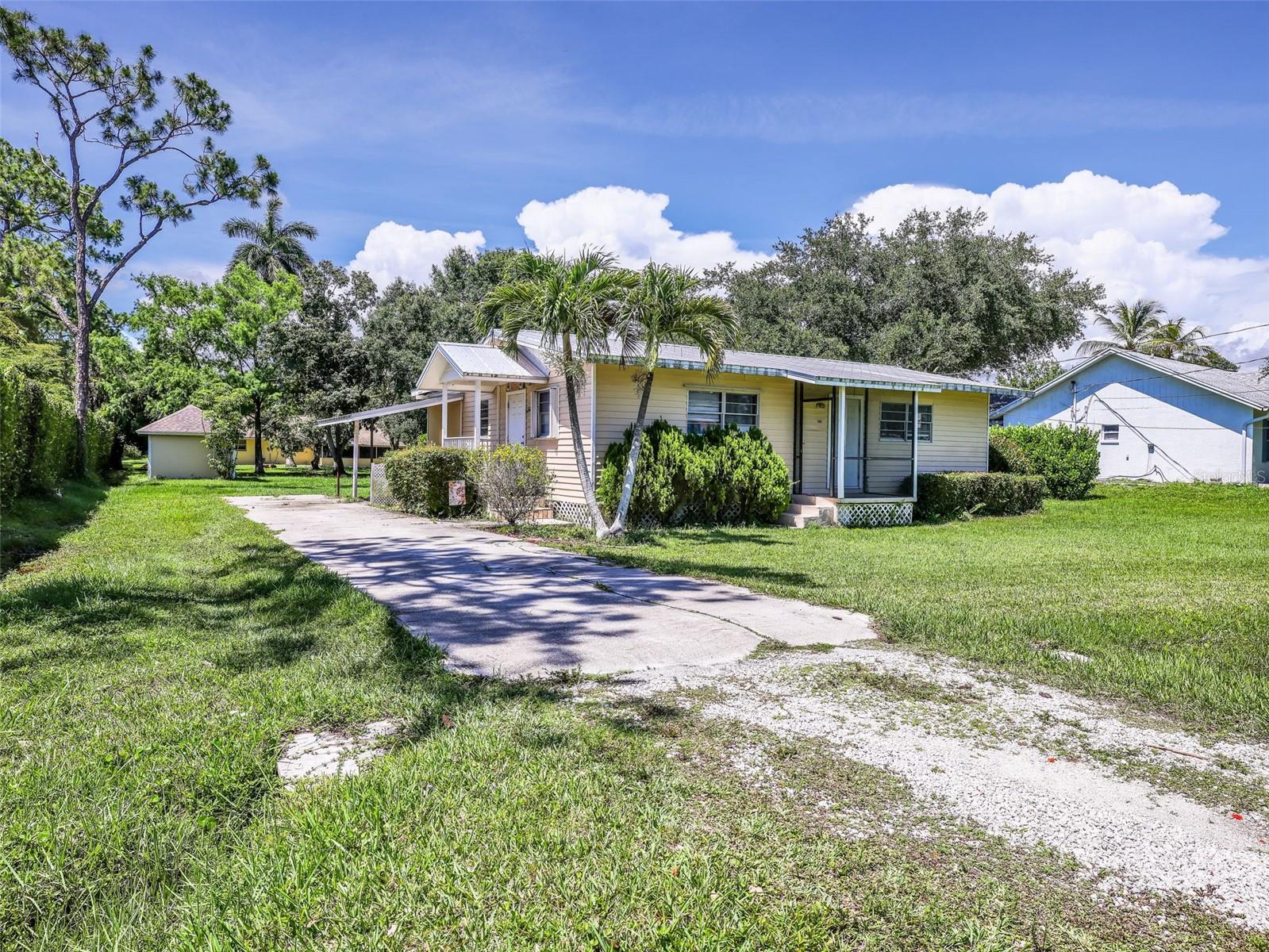 Single Family Residence in NAPLES, FL - Daniel Dourado