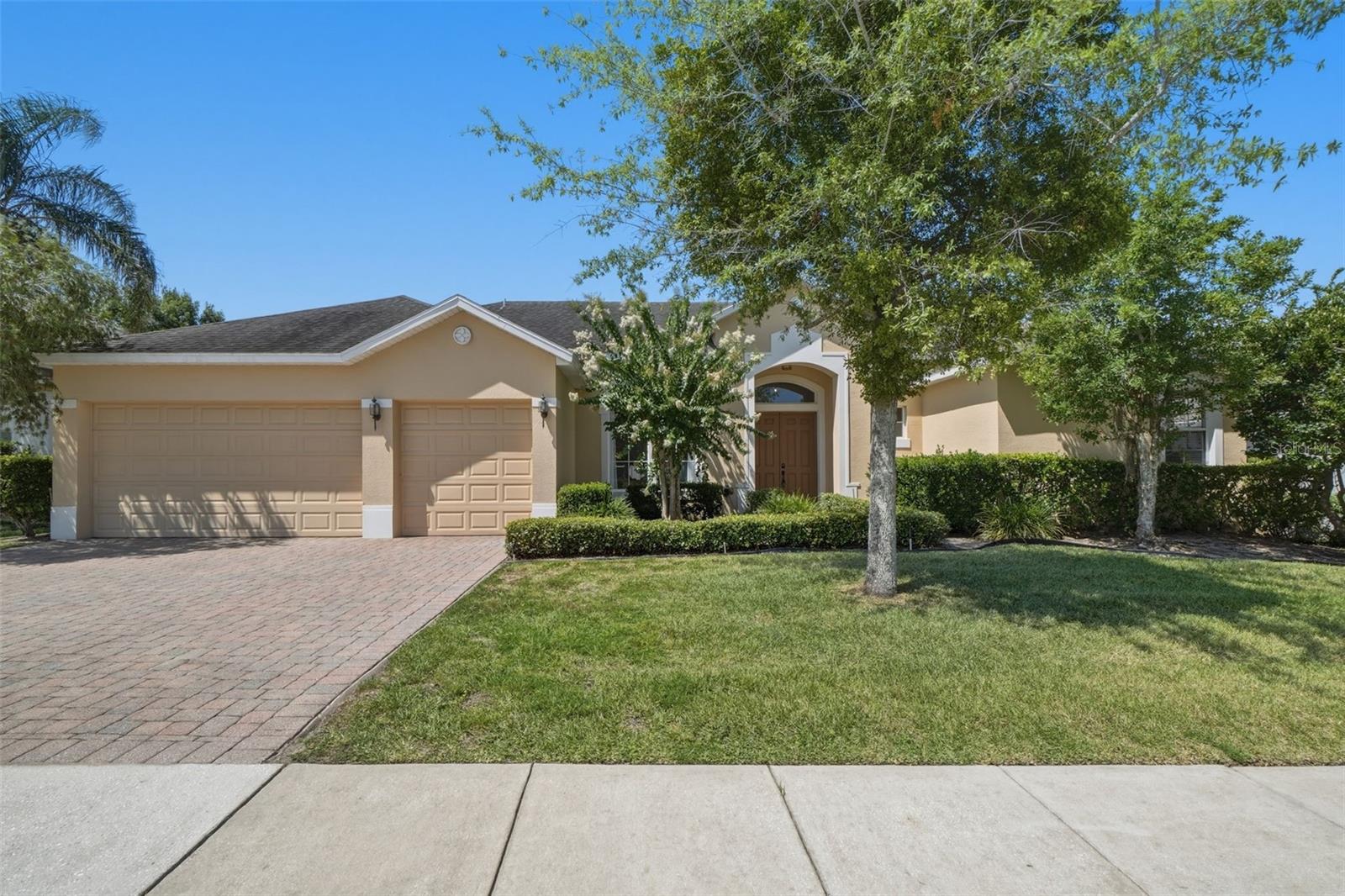 Single Family Residence in OCOEE, FL - Daniel Dourado