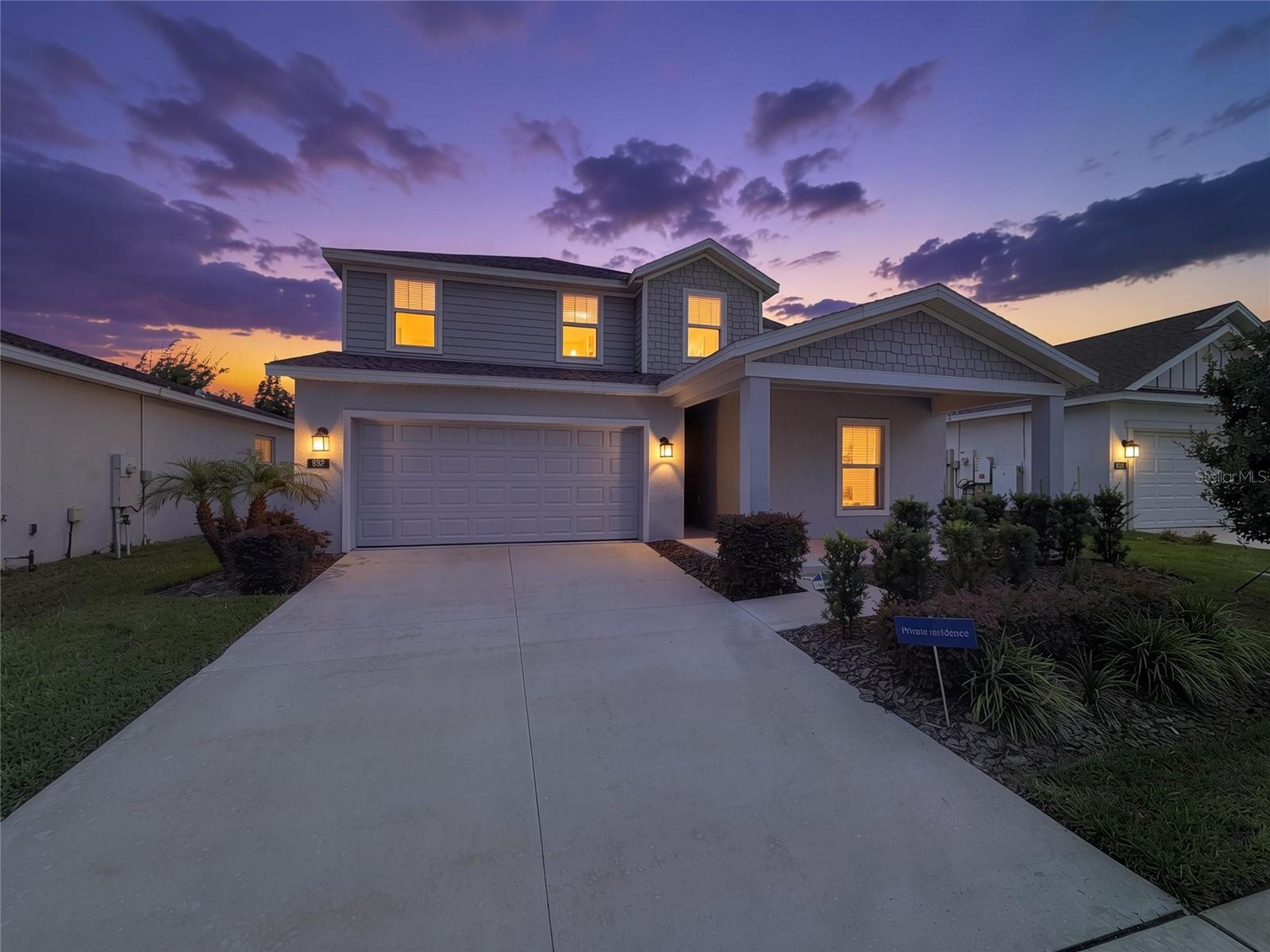 Single Family Residence in EAGLE LAKE, FL - Daniel Dourado