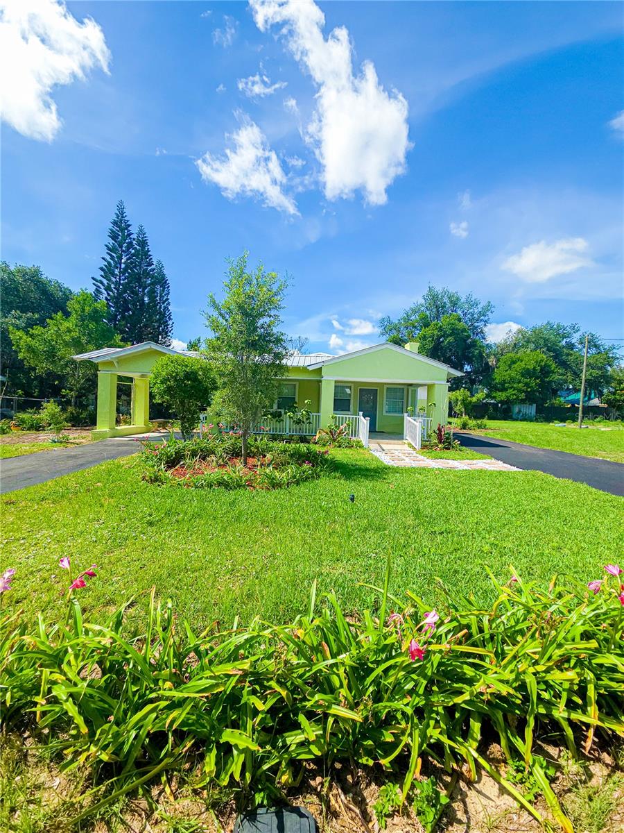 Single Family Residence in AVON PARK, FL - Daniel Dourado