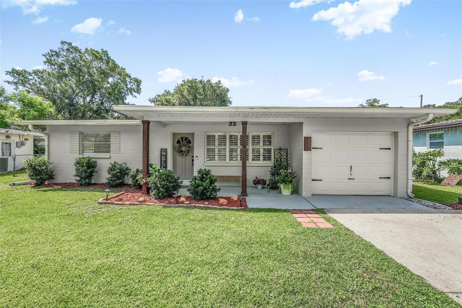 Single Family Residence em SOUTH DAYTONA, FL - Daniel Dourado