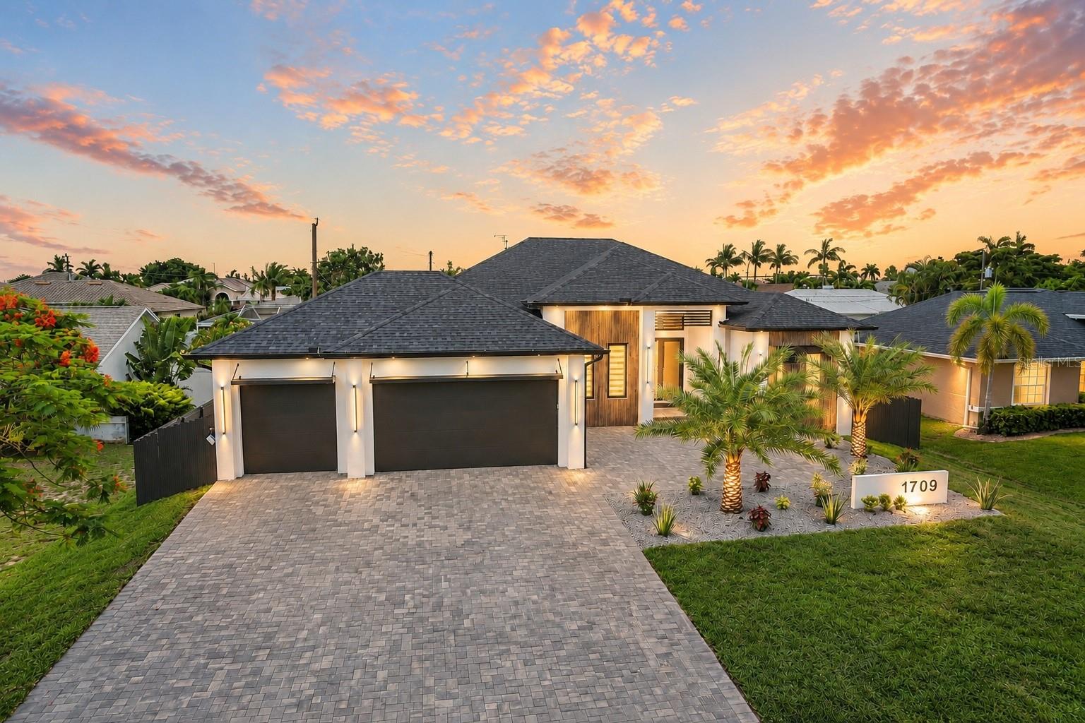 Single Family Residence in CAPE CORAL, FL - Daniel Dourado