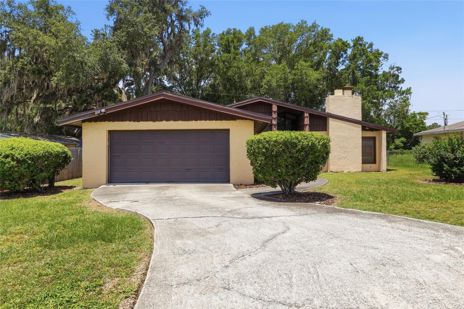 Single Family Residence em ZEPHYRHILLS, FL - Daniel Dourado