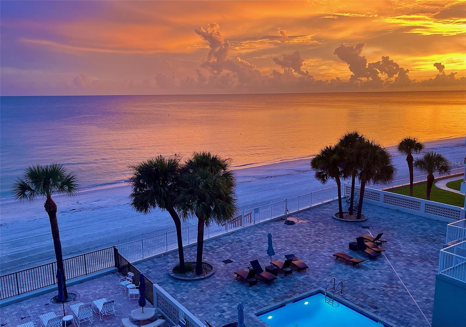 Condominium in REDINGTON BEACH, FL - Daniel Dourado