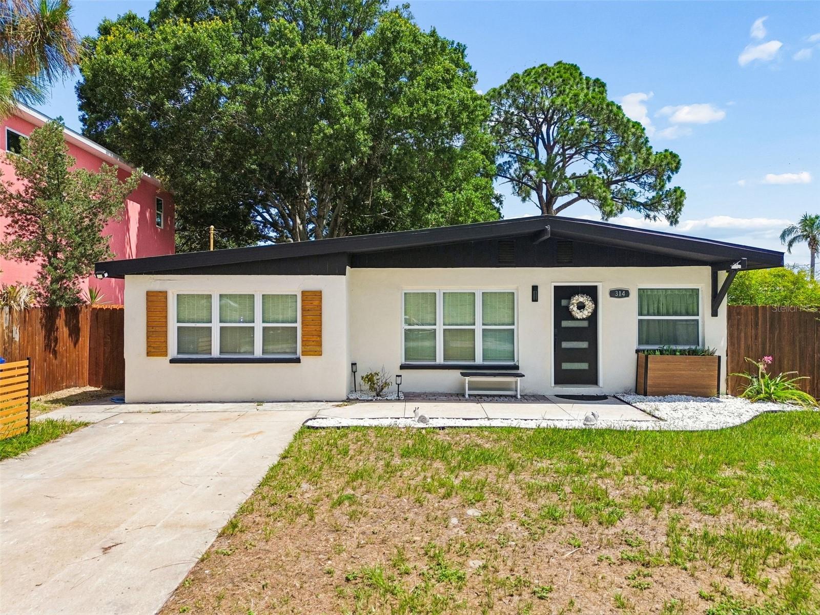 Single Family Residence em CRYSTAL BEACH, FL - Daniel Dourado
