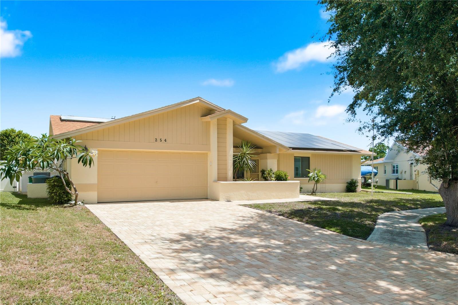 Single Family Residence em SAFETY HARBOR, FL - Daniel Dourado