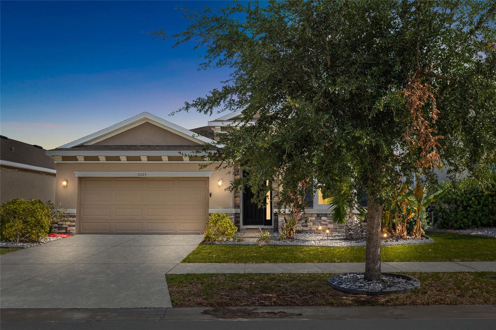 Single Family Residence in WIMAUMA, FL - Daniel Dourado