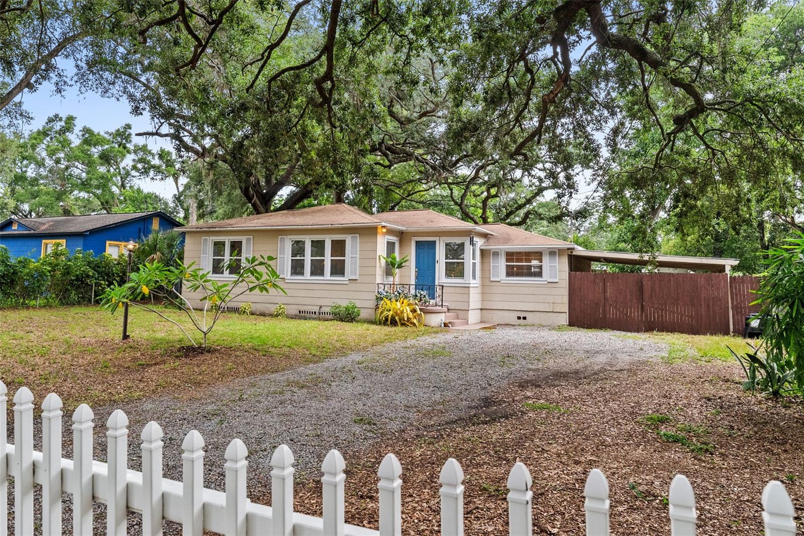 Single Family Residence in TAMPA, FL - Daniel Dourado